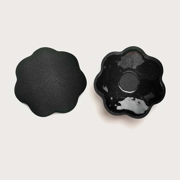 Black Petals and pasties - Picture 3 of 5